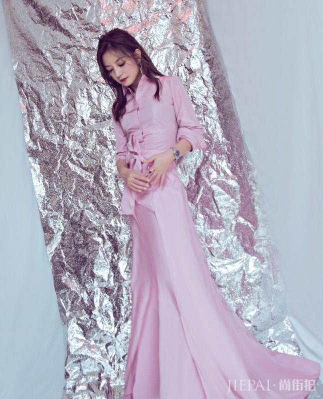 赵薇竟在裙子里塞了一圈纸板?难怪看着这么立体